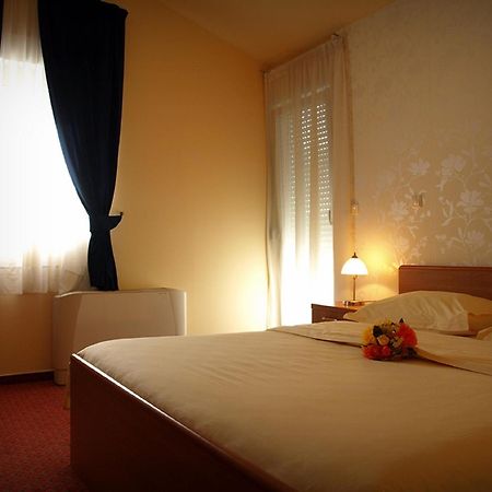 Hotel Neva Podstrana Room photo
