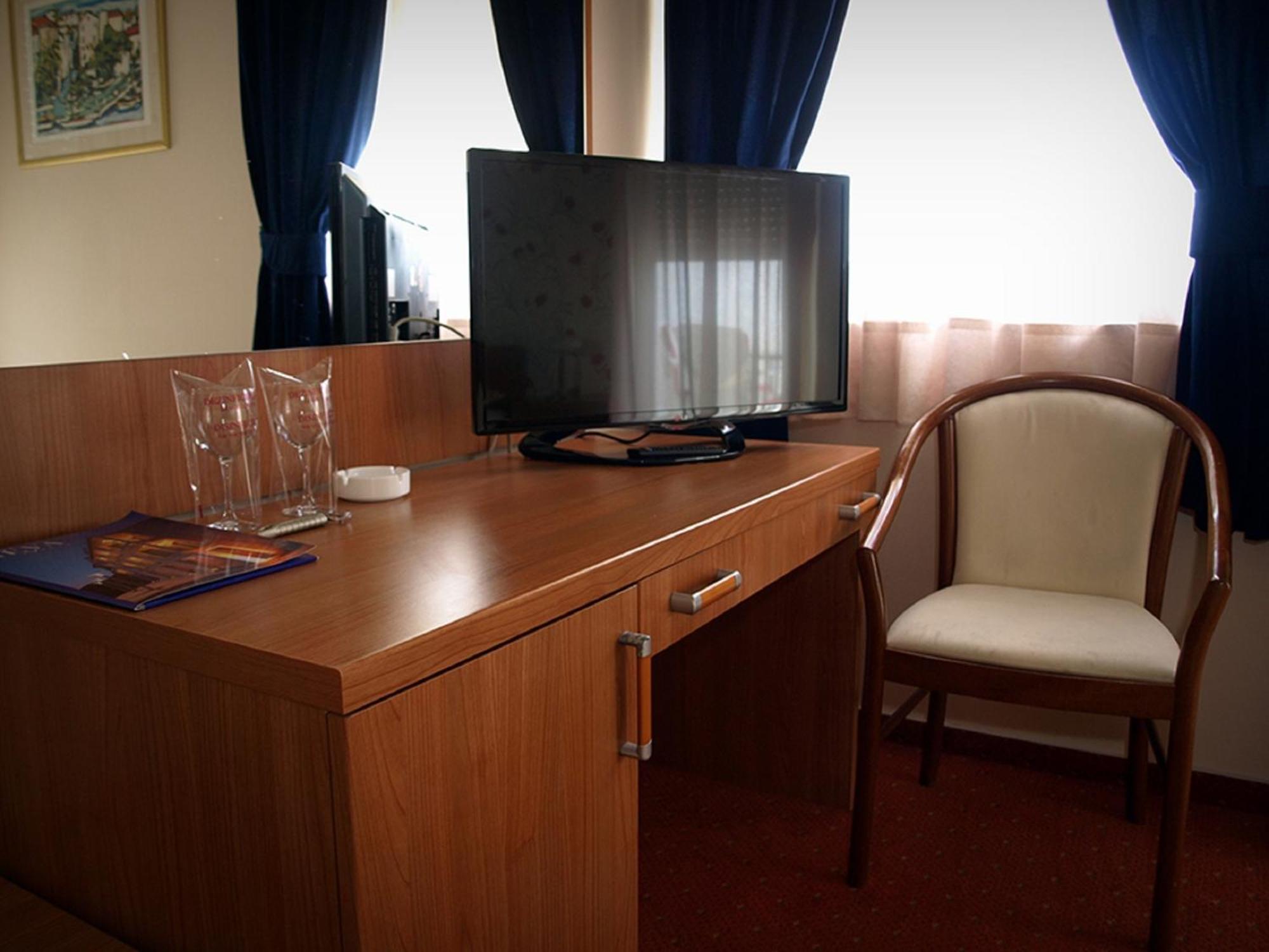 Hotel Neva Podstrana Room photo