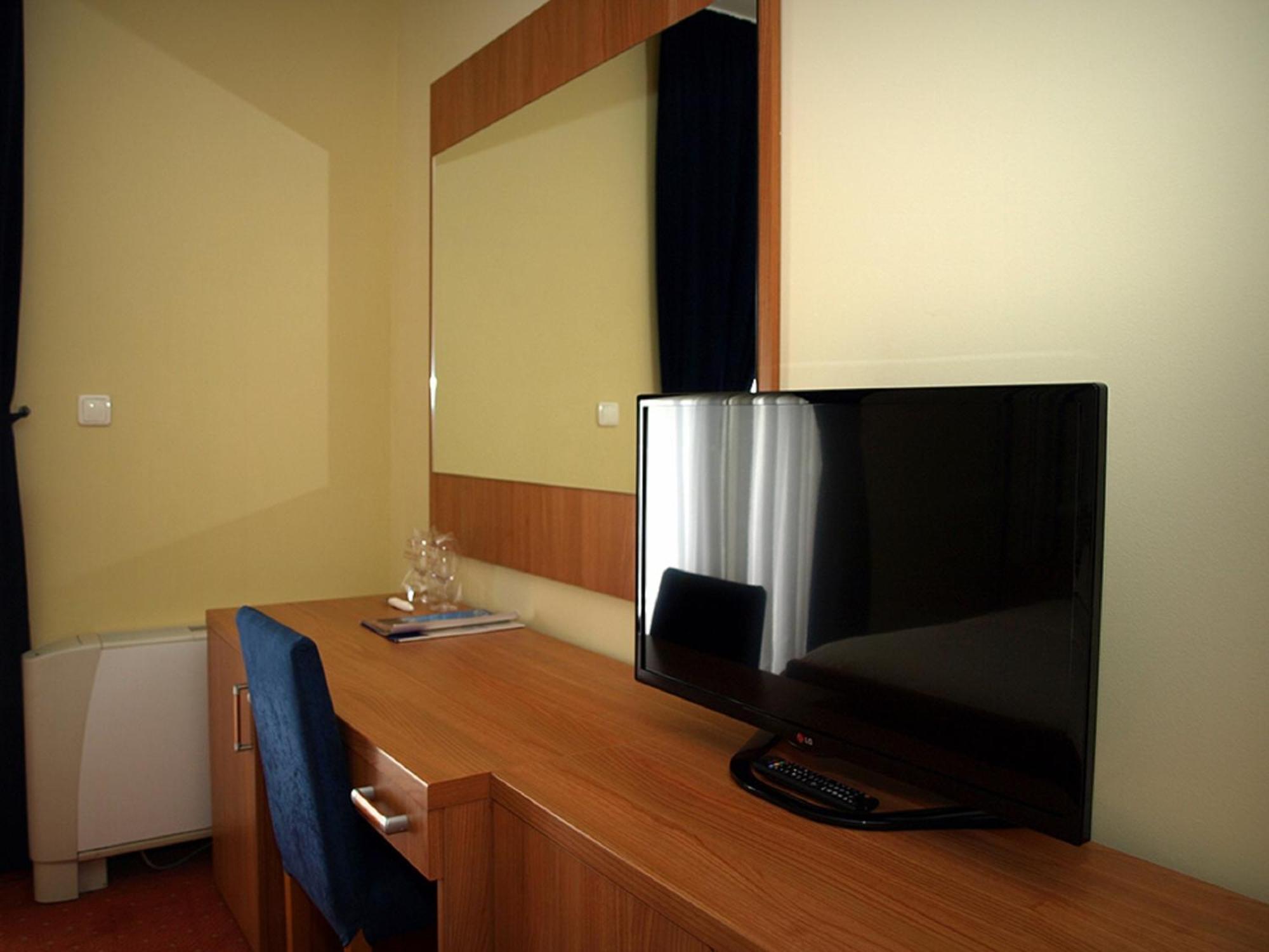 Hotel Neva Podstrana Room photo