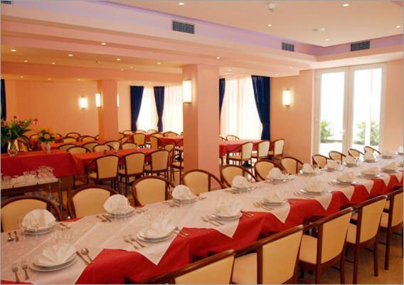 Hotel Neva Podstrana Exterior photo